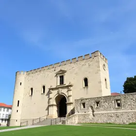 Fundada em 1535, a cidade onde o Brasil começou ainda guarda o marco de pedra trazido por Portugal Porto Seguro